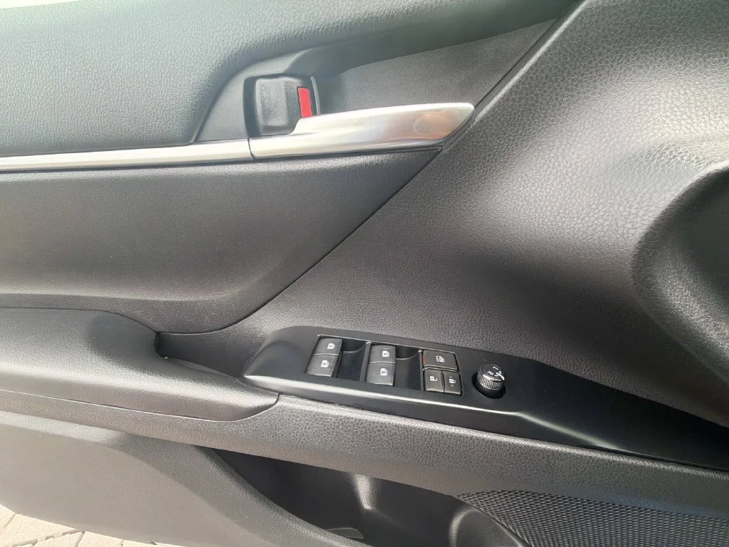 Used 2019 Blue Toyota SE image 15