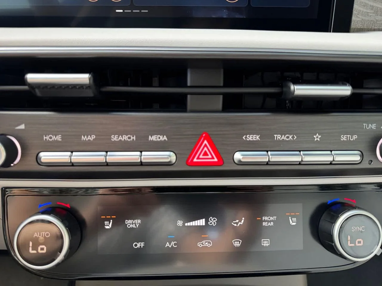 New 2027 Silver Hyundai SEL 7P image 10