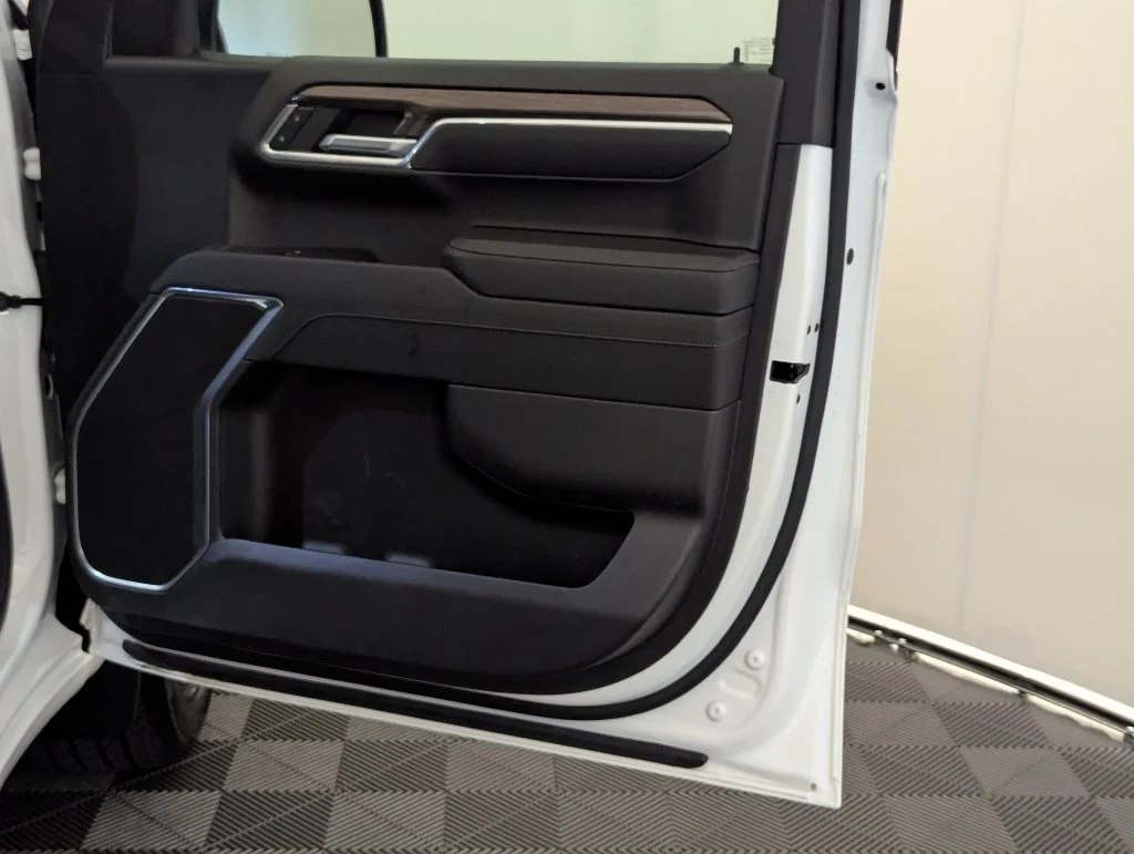Used 2023 White Chevrolet LT image 35