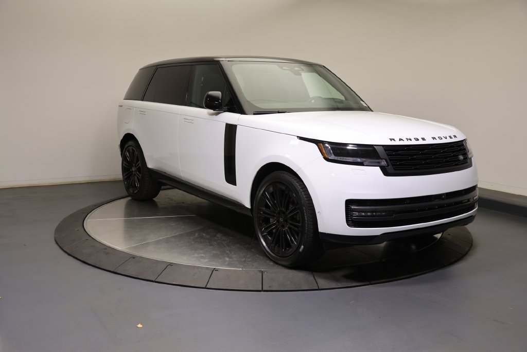 New 2027 Fuji White Land Rover SE image 7