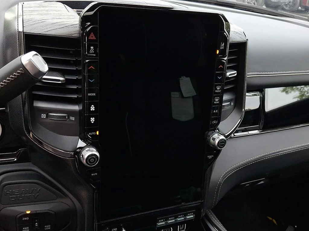New 2026 Diamond Black Crystal Pearl-Coat Exterior Paint RAM Limited image 12