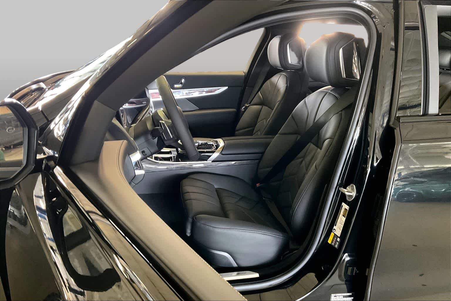 New 2026 Black Sapphire Metallic BMW xDrive60 image 9