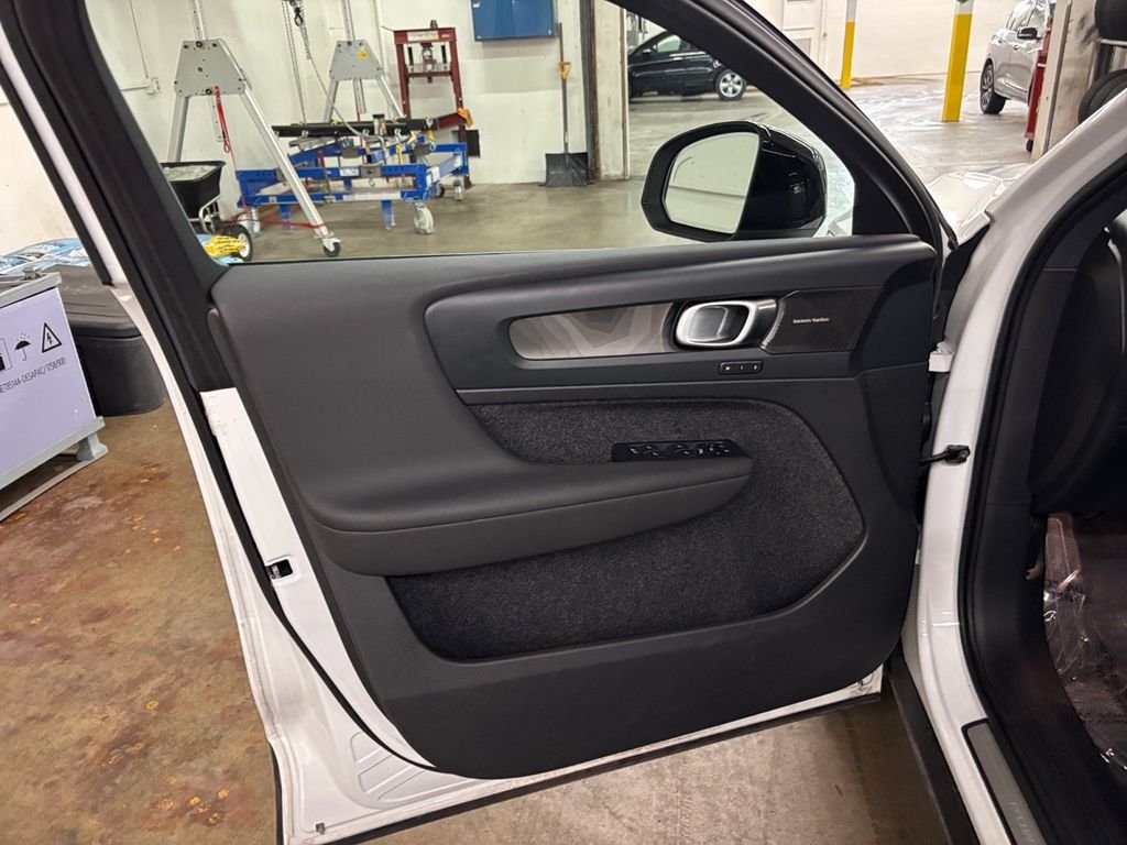 Certified Used 2023 Crystal White Volvo Ultimate image 11
