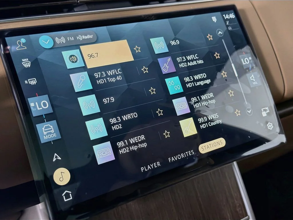 New 2026 Eiger Grey Land Rover SE image 15