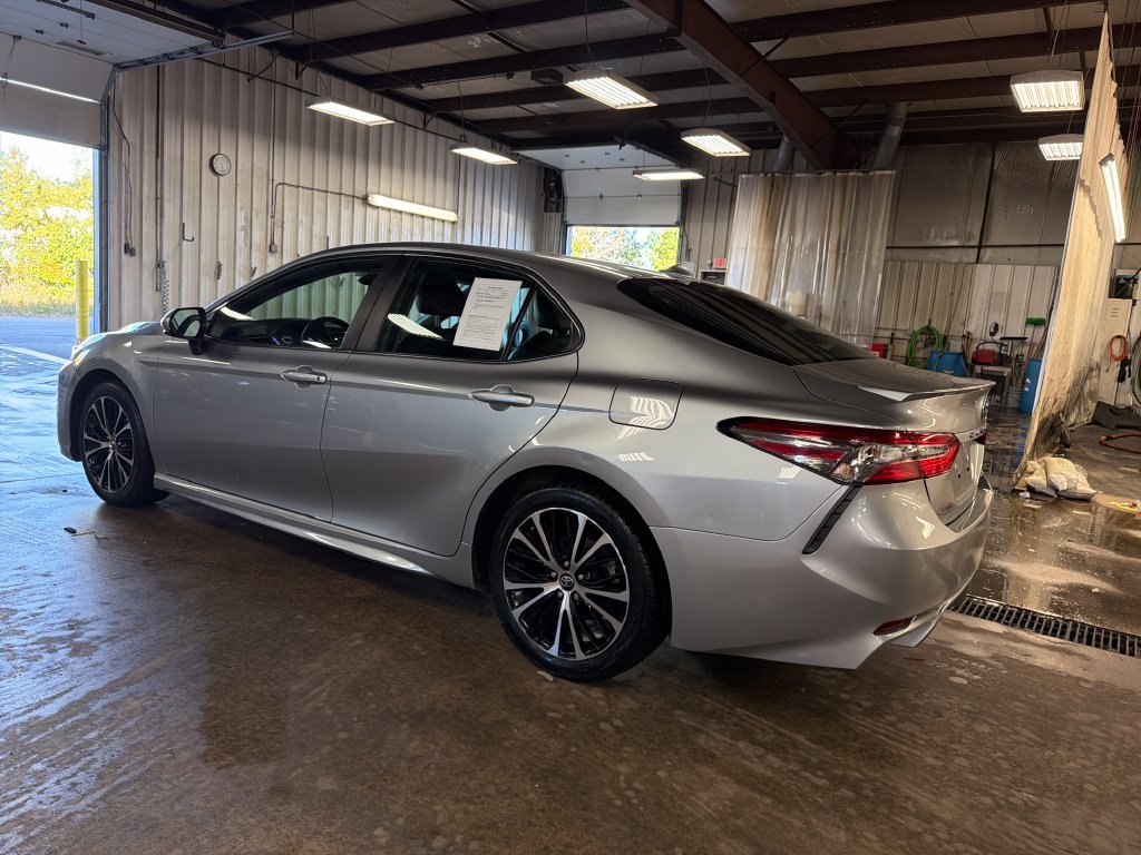 Used 2019 Silver Toyota SE image 3