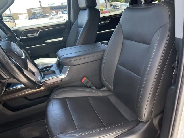 Used 2024 White GMC Elevation image 11
