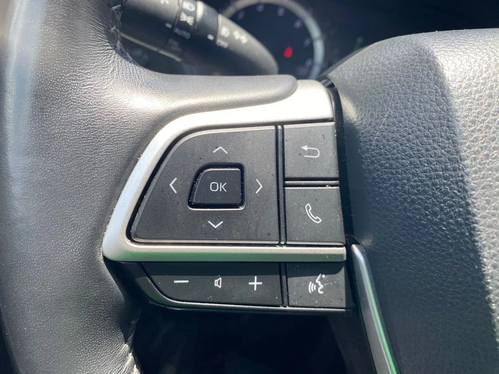 2023 Toyota Highlander LE - Photo 29
