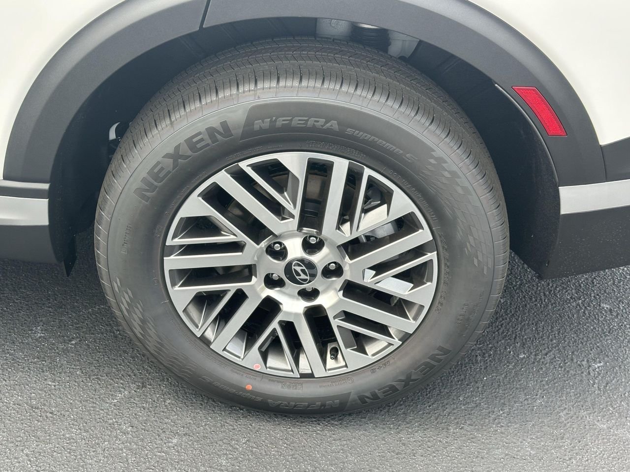 New 2026 Creamy White Pearl Hyundai SEL 7P image 17