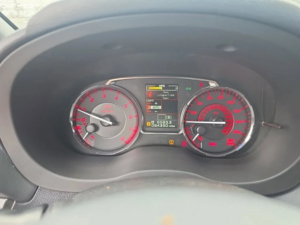 Used 2016  Subaru Base image 21