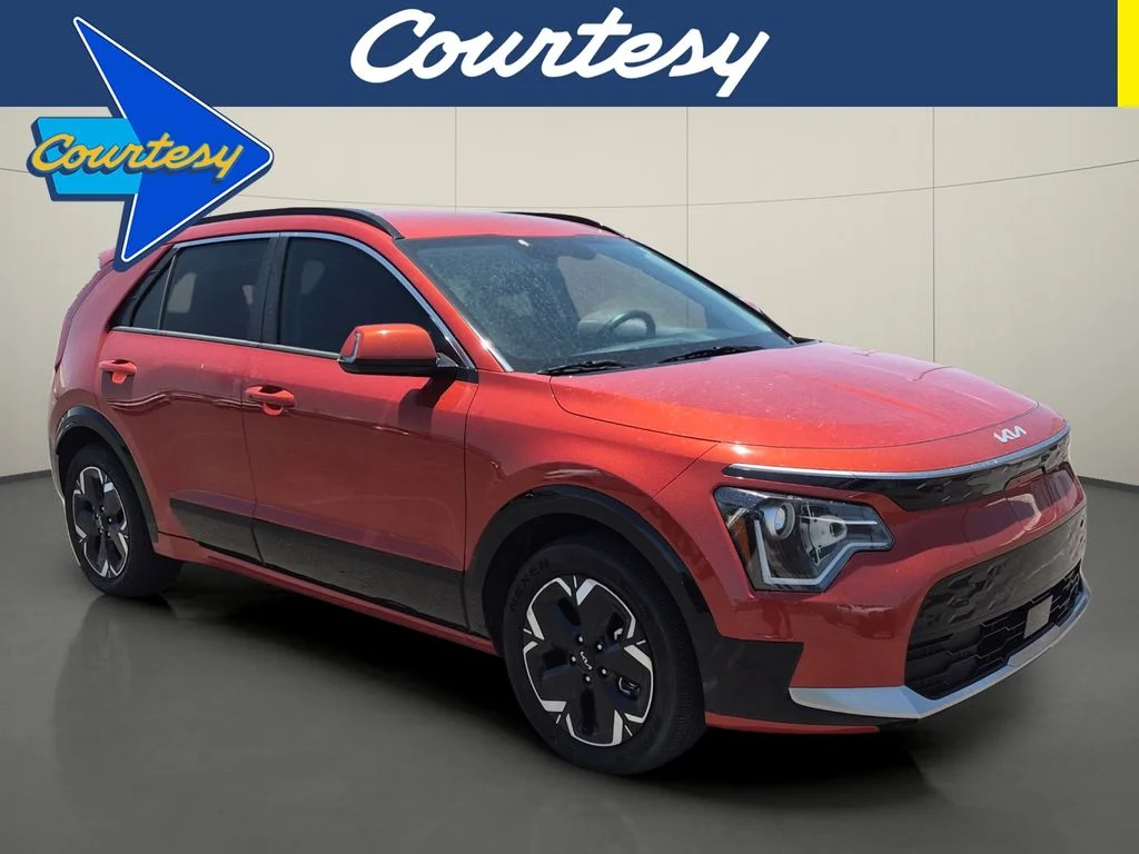 Used 2023 Fire Kia Wind image 1