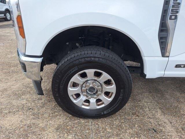 Used 2024 Oxford White Ford XLT image 11