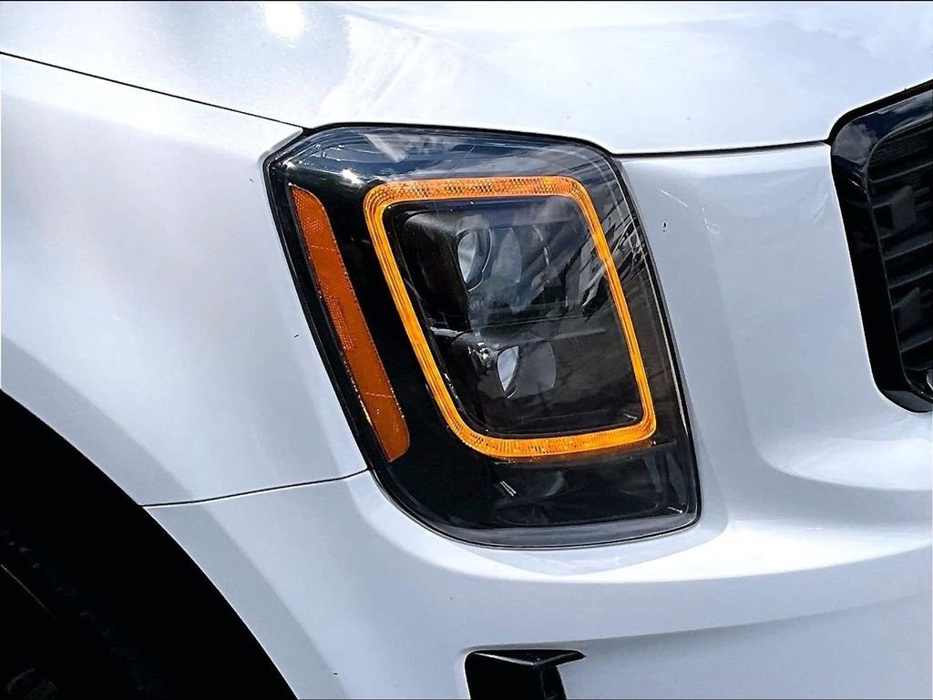 Used 2021 White Kia EX image 31