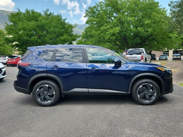 Used 2025 Deep Ocean Blue Nissan SV image 2