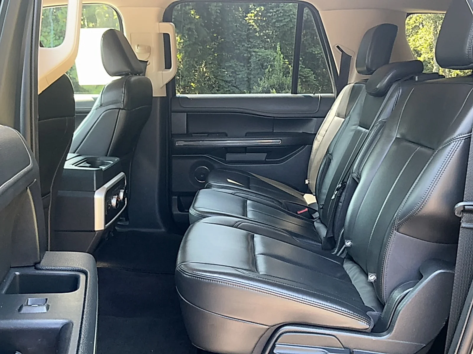 Used 2022 Dark Matter Metallic Ford XLT MAX image 15
