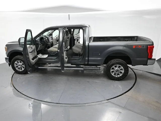 Used 2019 Magnetic Metallic Ford XL image 37