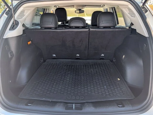Used 2021 White Jeep Trailhawk image 23