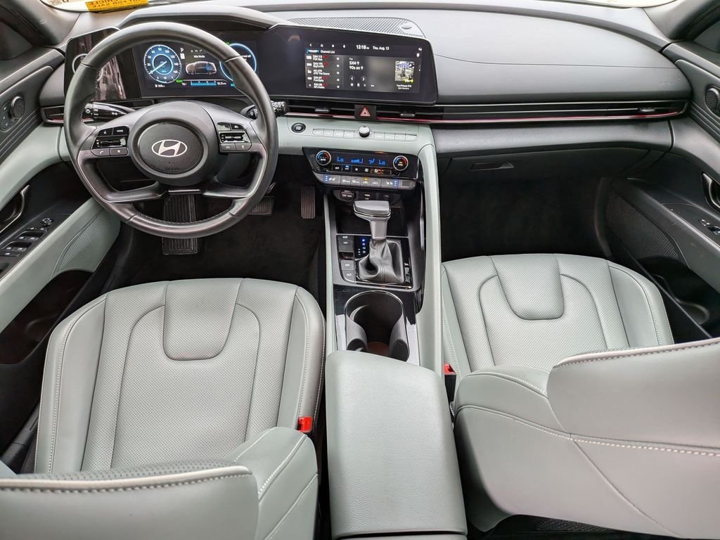 2025 Hyundai Elantra Limited - Photo 25