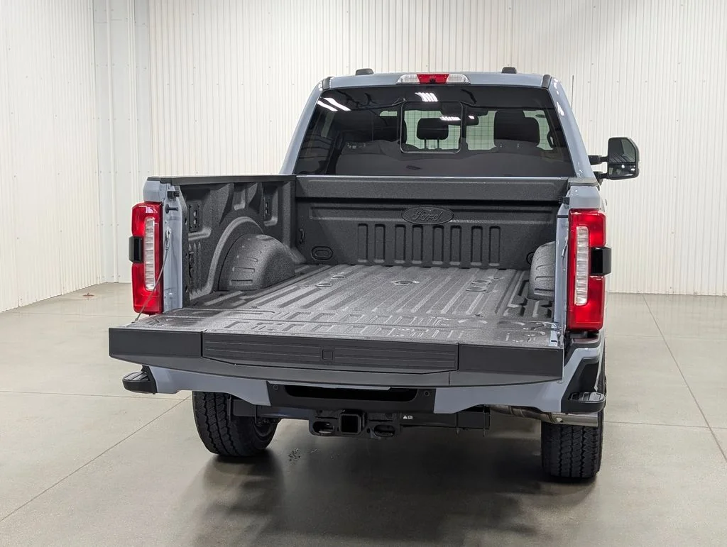 New 2026 Glacier Gray Metallic Tri-Coat Ford F-250® Lariat® image 28