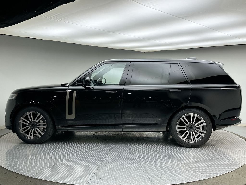 New 2026 Santorini Black Metallic Land Rover SE image 2