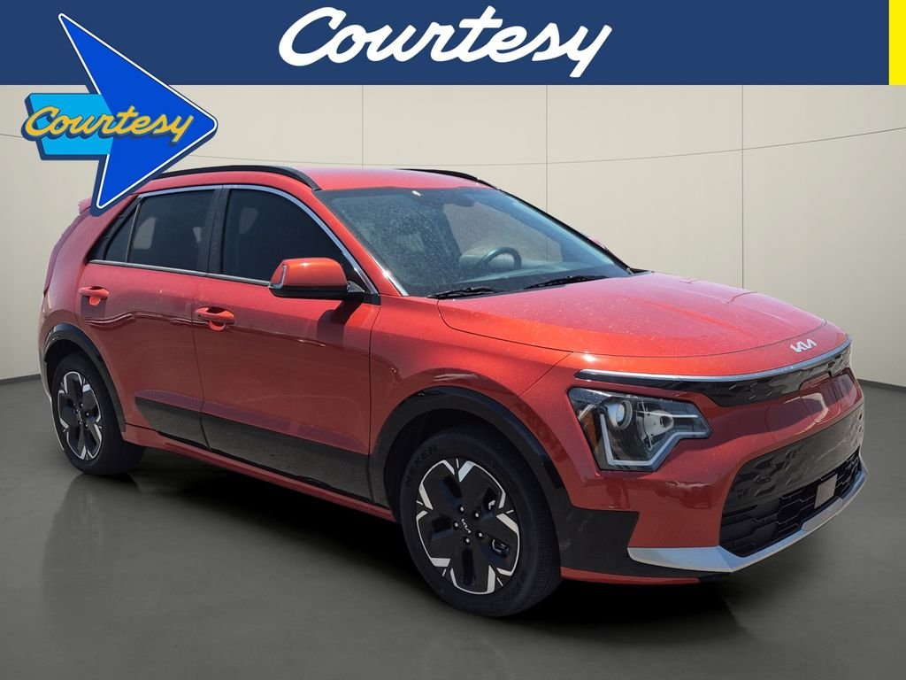 Used 2023 Red Kia Wind image 1