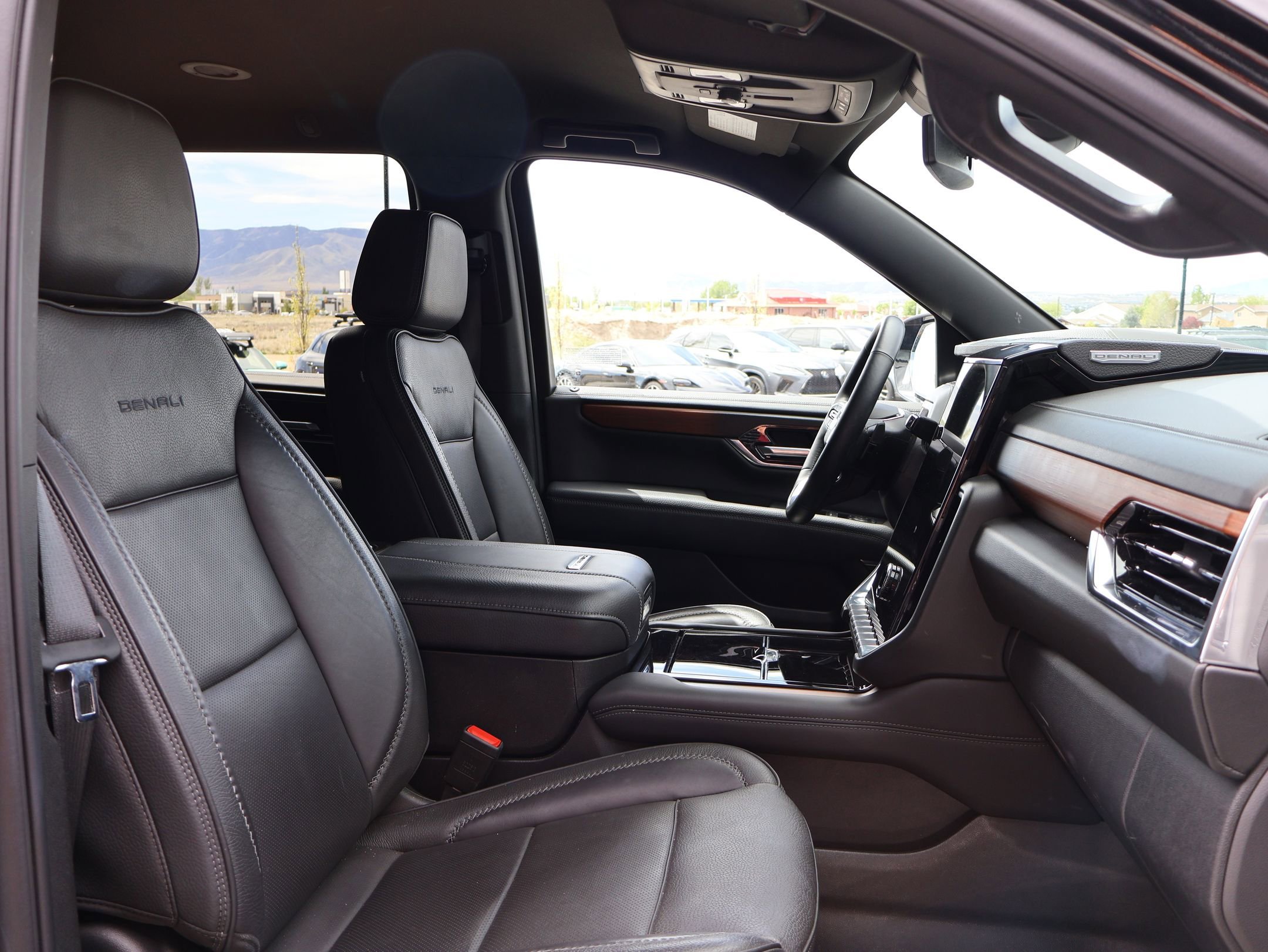 Used 2025 Onyx Black GMC Denali image 26