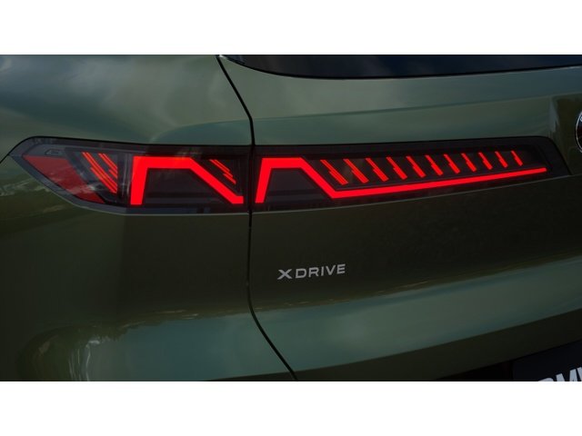 New 2027 C8A/Grey Pine M BMW 40 xDrive image 8