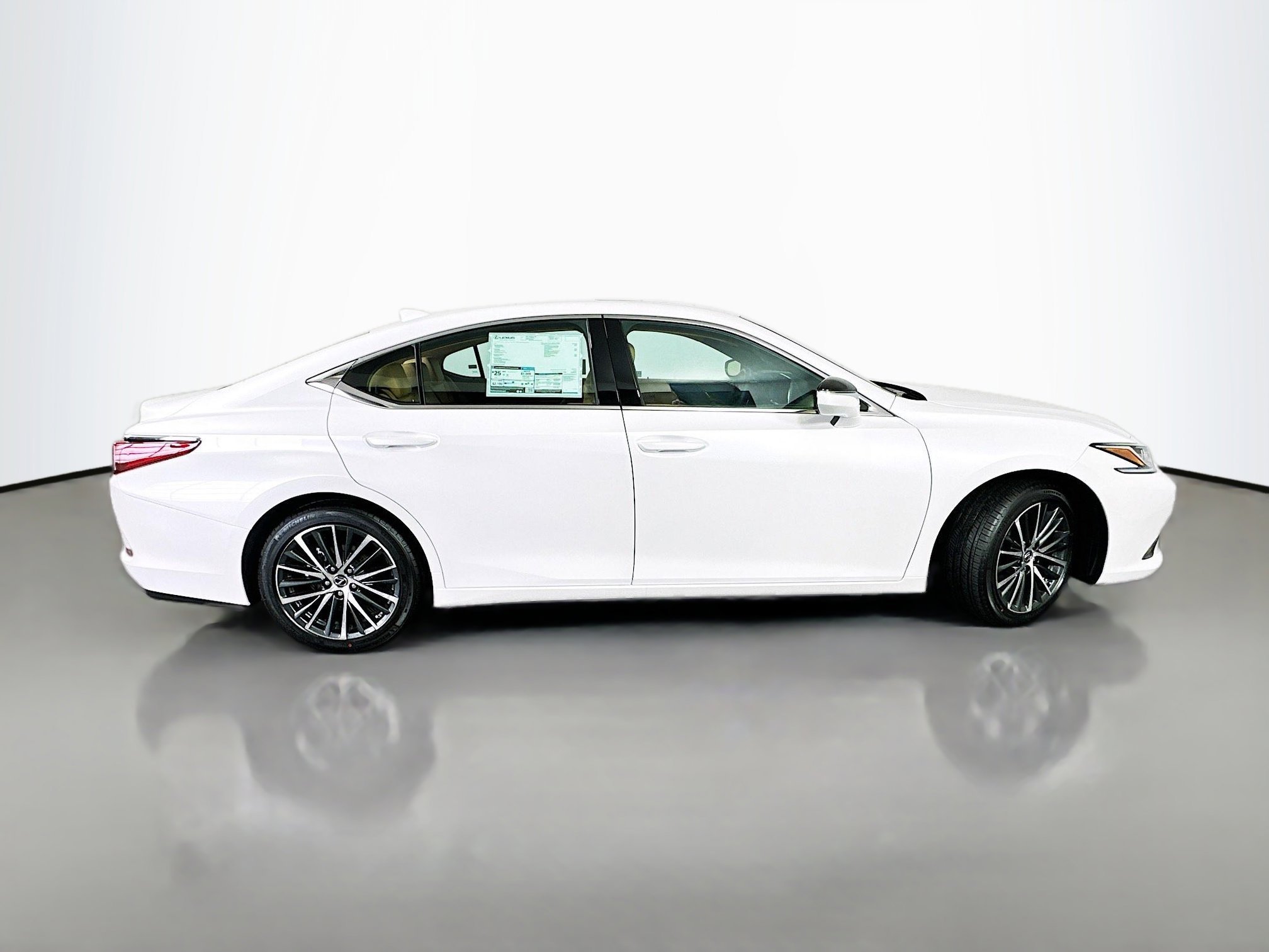 2025 Lexus ES 350 - Photo 9