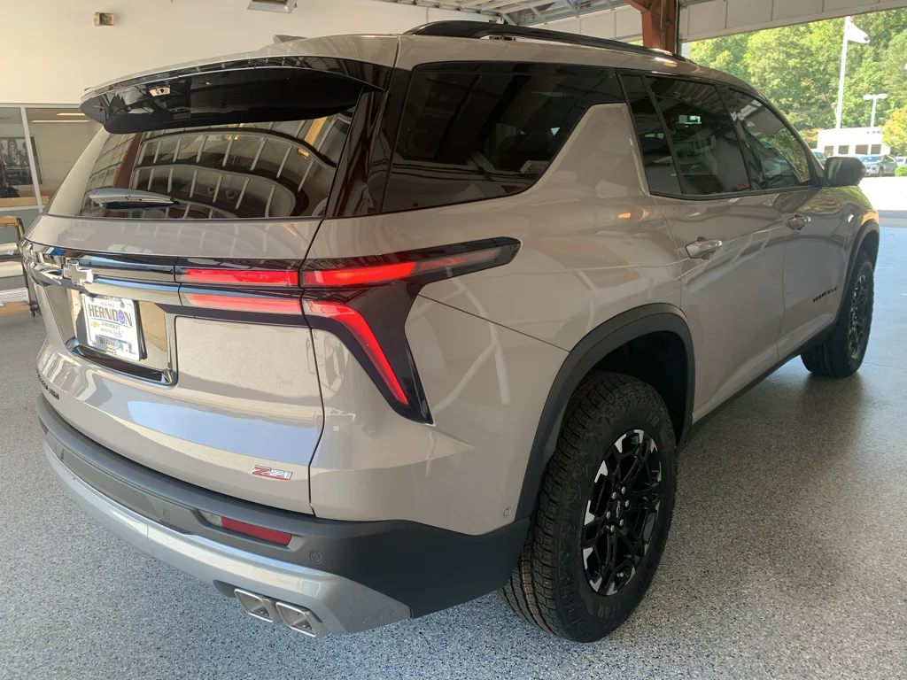 2027 Chevrolet Traverse Z71 - Photo 11