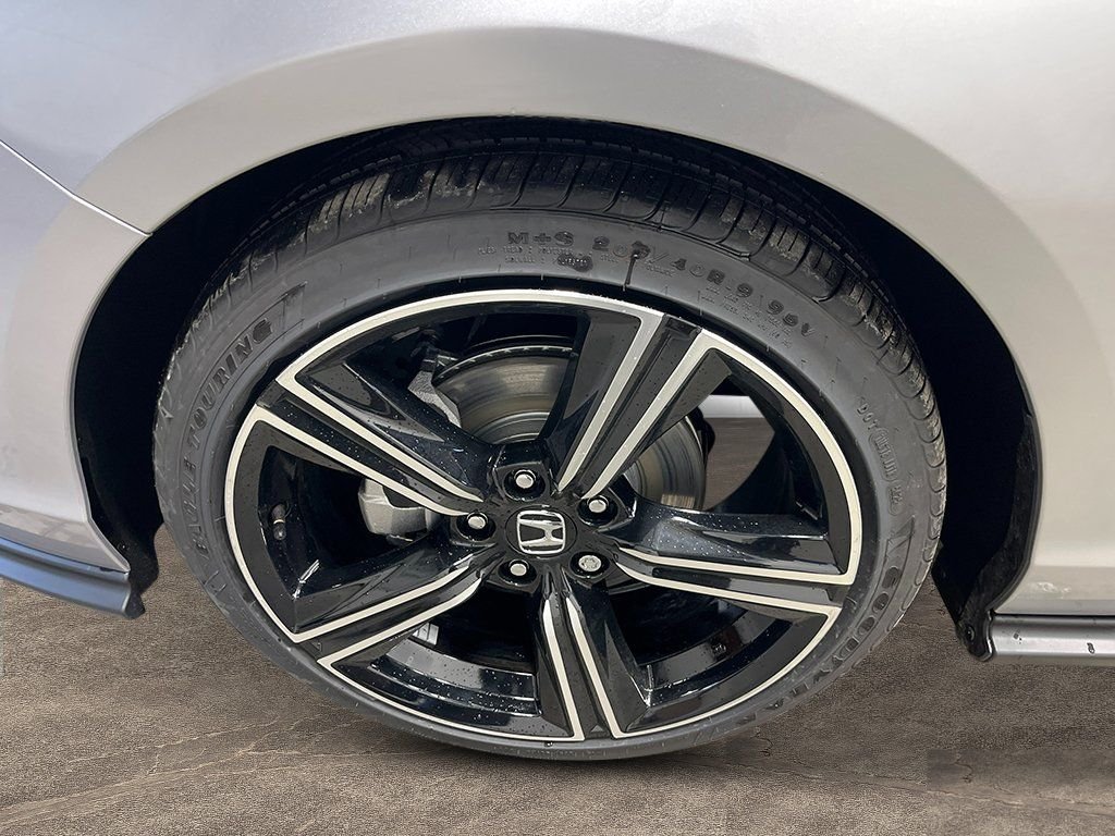 New 2026 Solar Silver Metallic Honda SE image 12