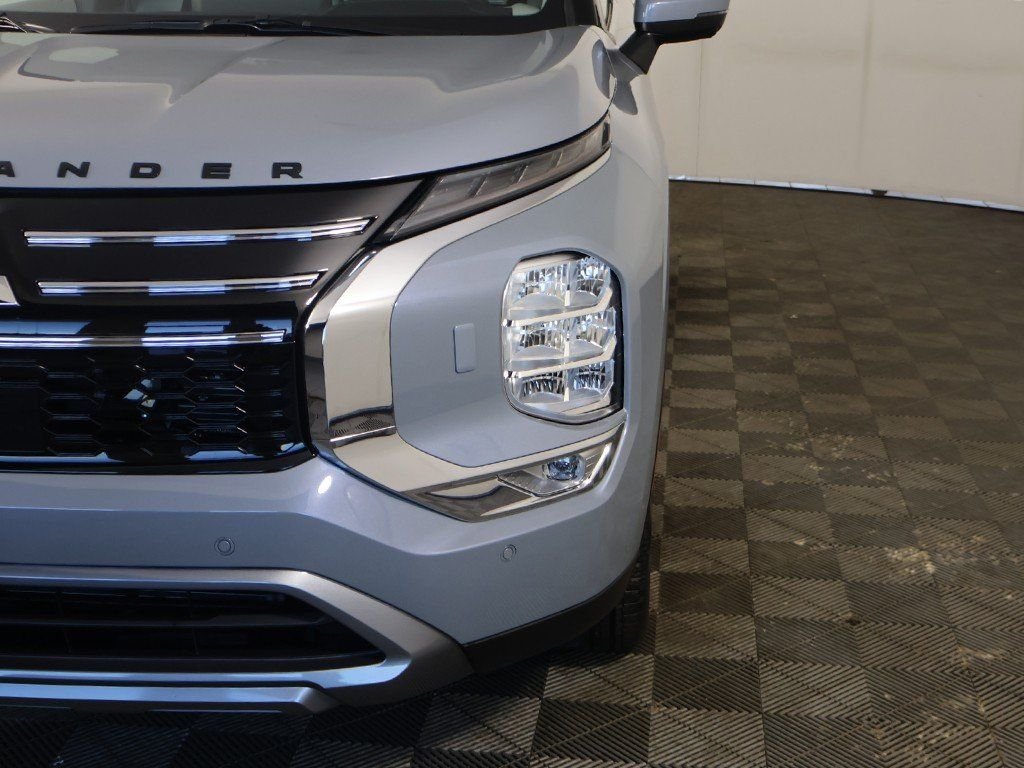 New 2026 Gray Mitsubishi SE image 17