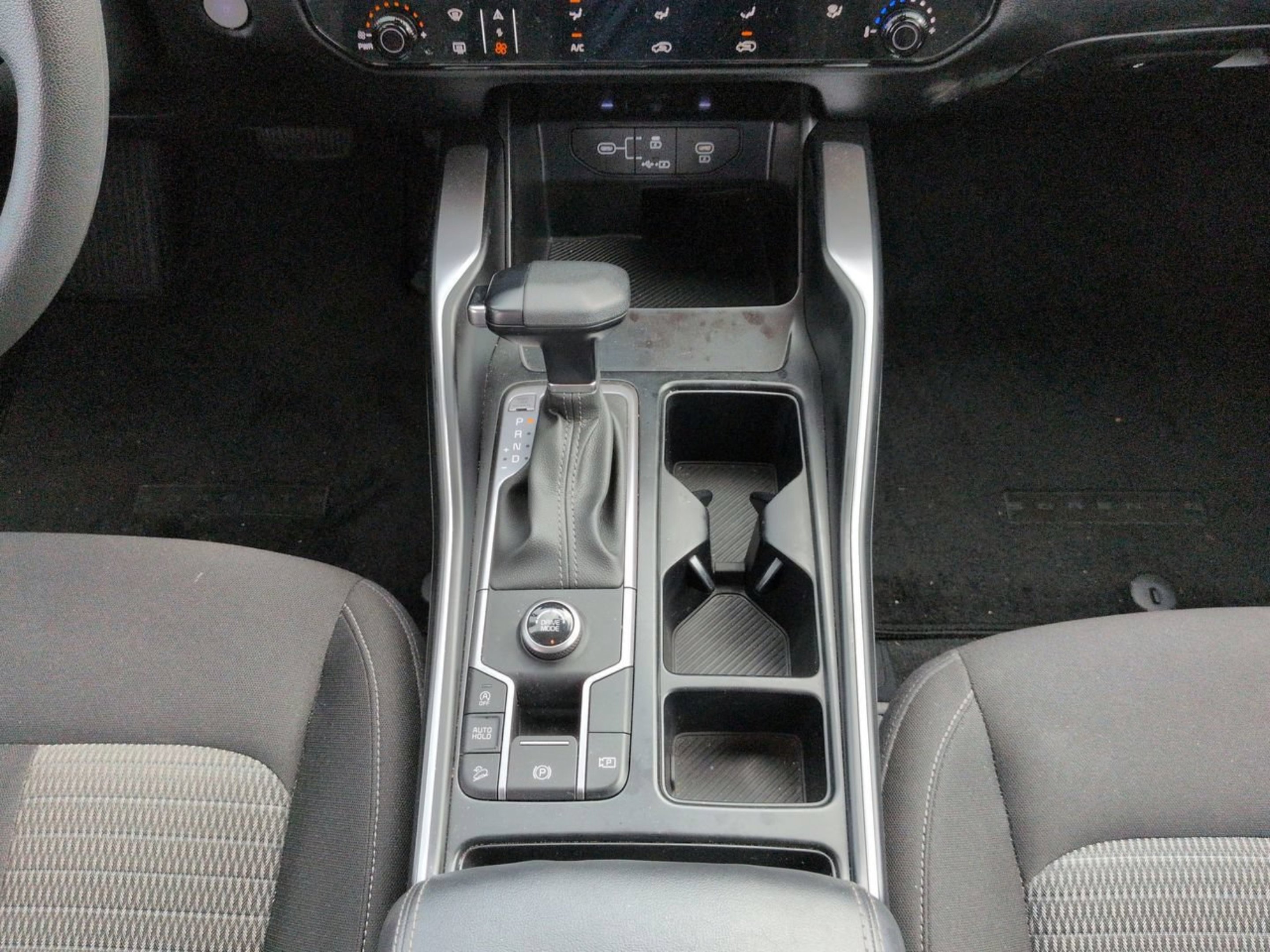 Used 2024 Glacial White Pearl Kia LX image 16