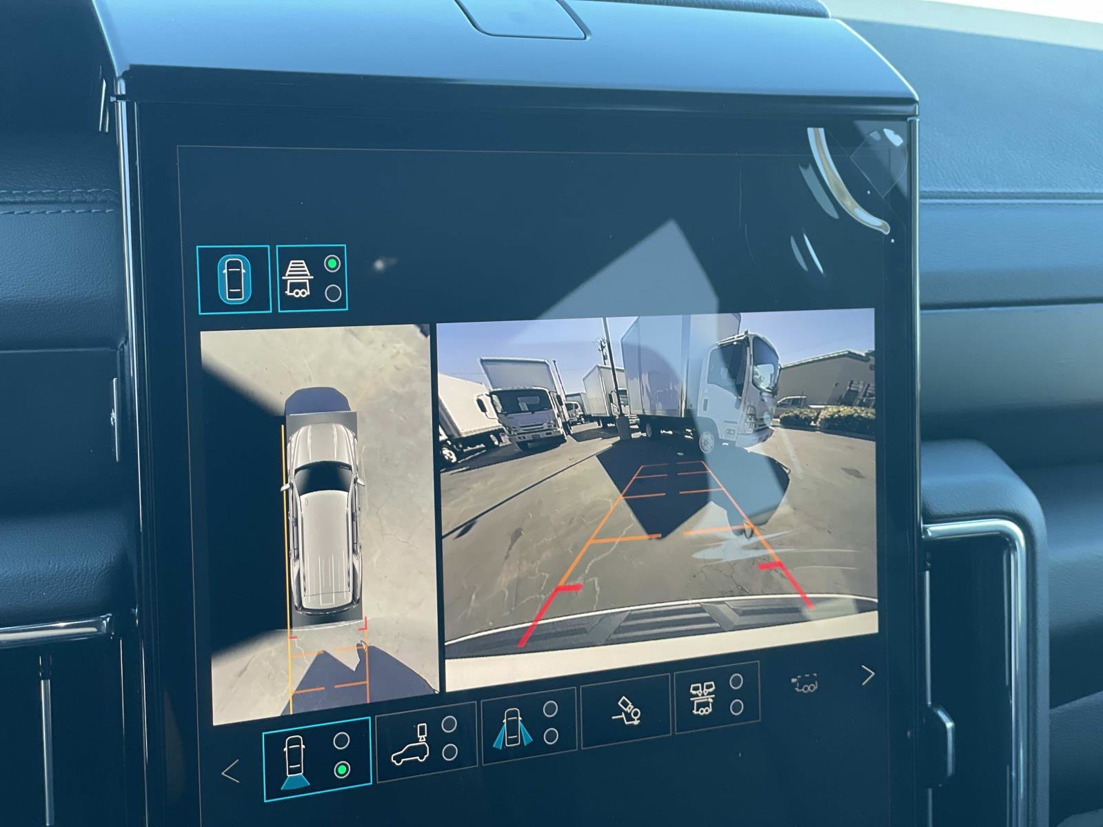 2026 GMC Yukon Denali - Photo 14