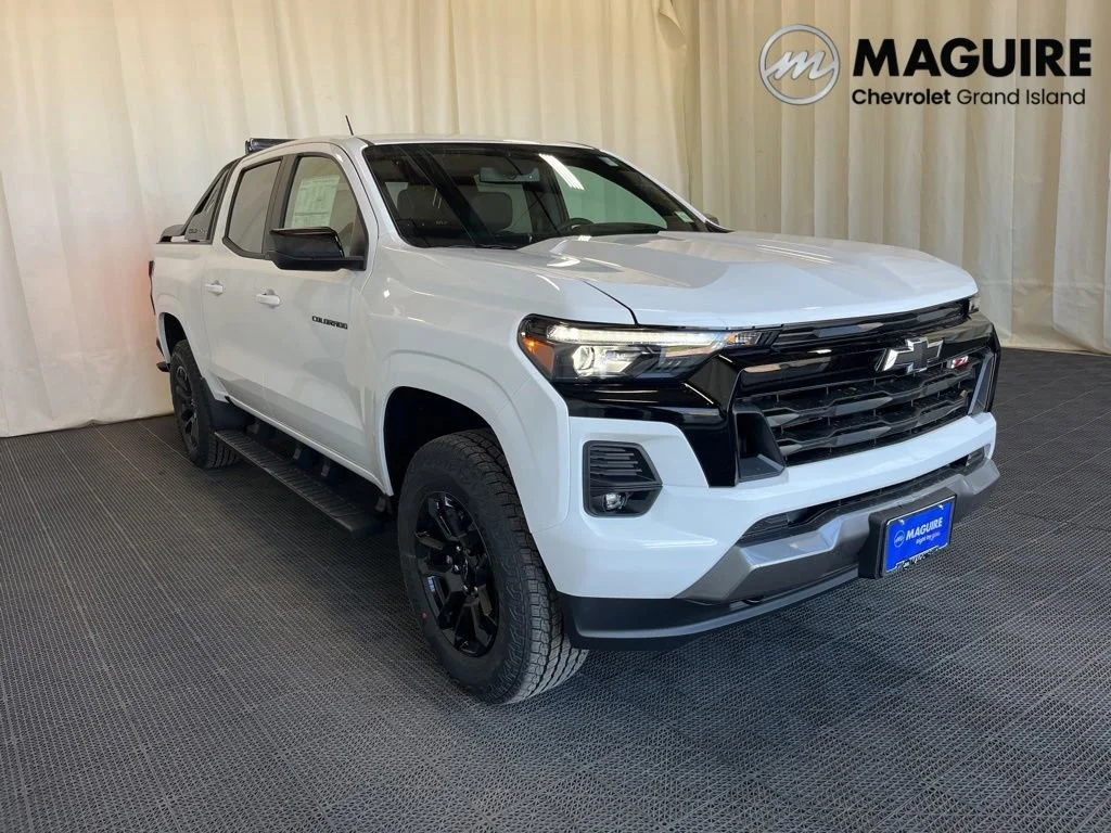 New 2026 Summit White Chevrolet Z71 image 28