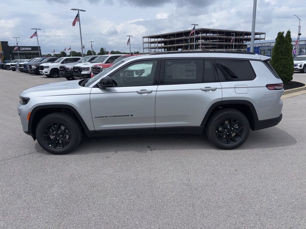 New 2026 Silver Zynith Exterior Paint Jeep Laredo image 2