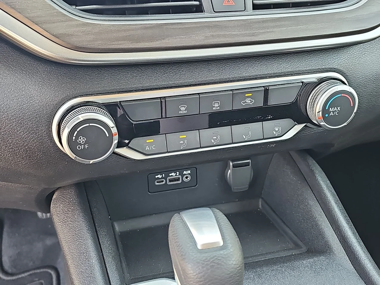 Used 2025 Pearl White Tricoat Nissan 2.5 SV image 19