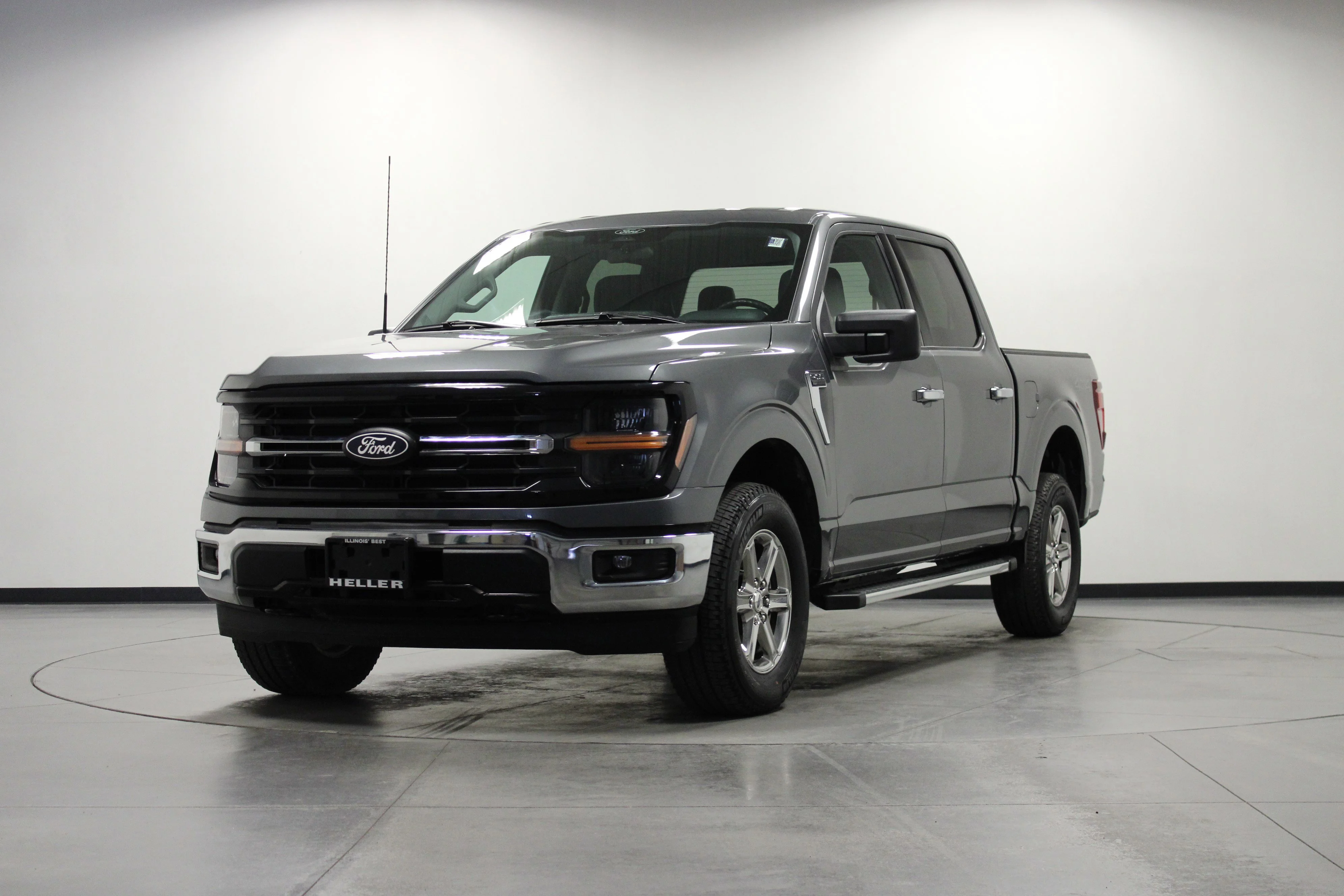 Used 2025 Carbonized Gray Metallic Ford XLT image 8