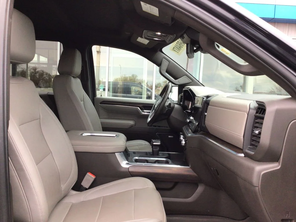 Used 2022 Titanium Rush Metallic GMC SLT image 6