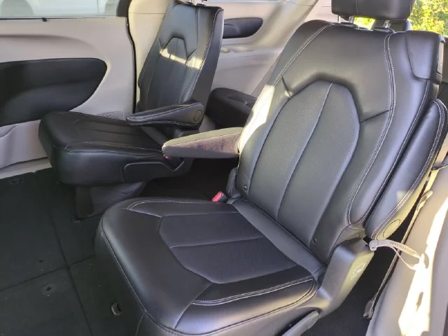 Used 2024 Black Chrysler Touring L image 27