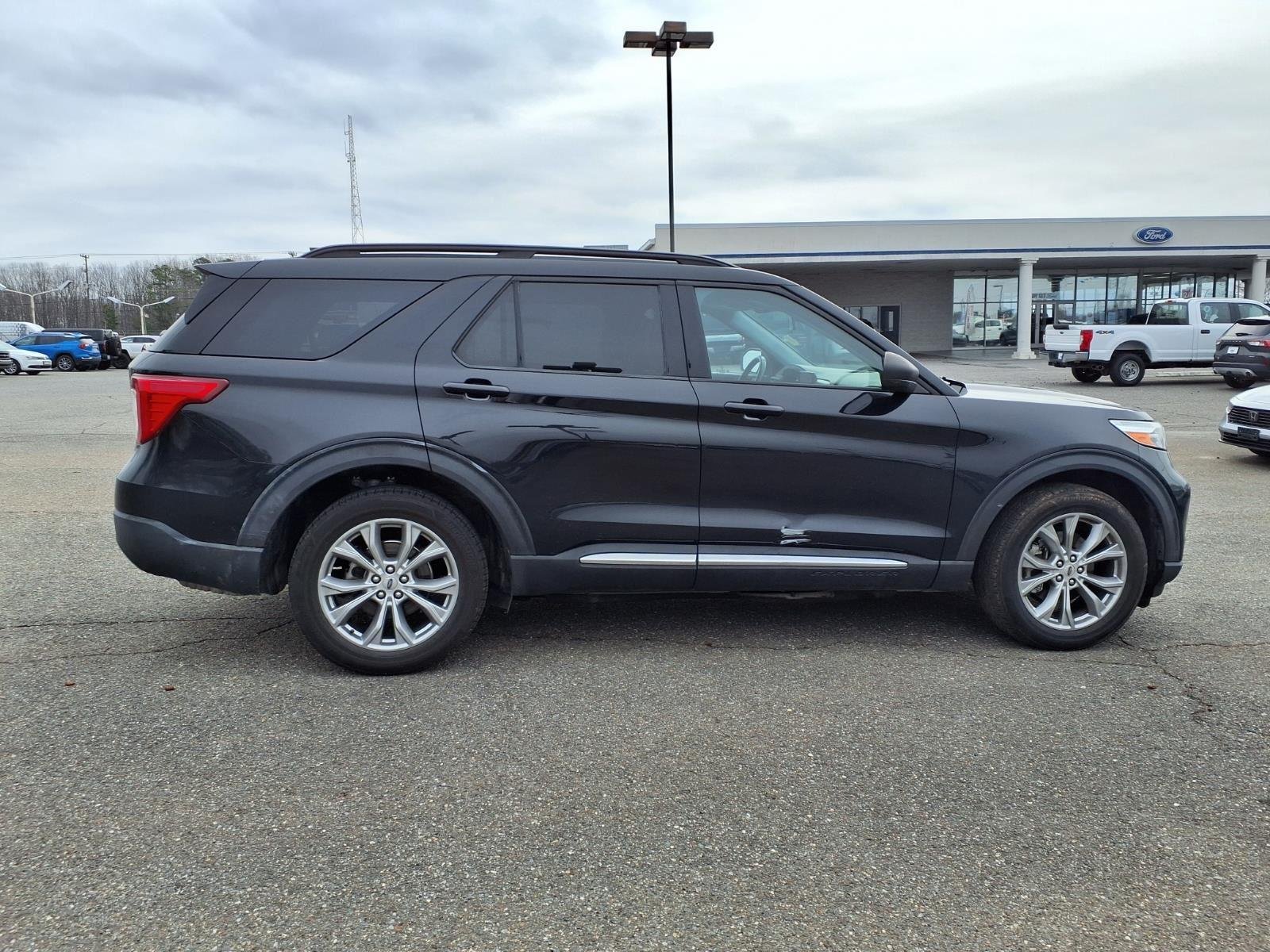 Used 2021 Agate Black Metallic Ford XLT image 10