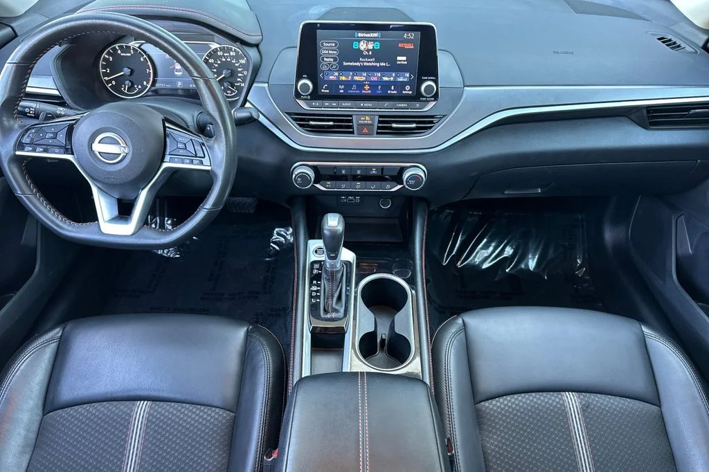 2025 Nissan Altima SR - Photo 15