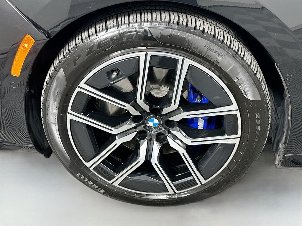Used 2026 Black Sapphire Metallic BMW 760i xDrive image 31