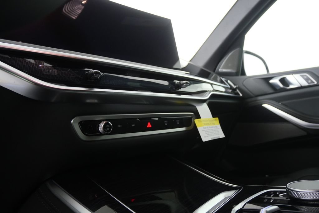 New 2026 Manhattan Green Metallic BMW sDrive40i image 18