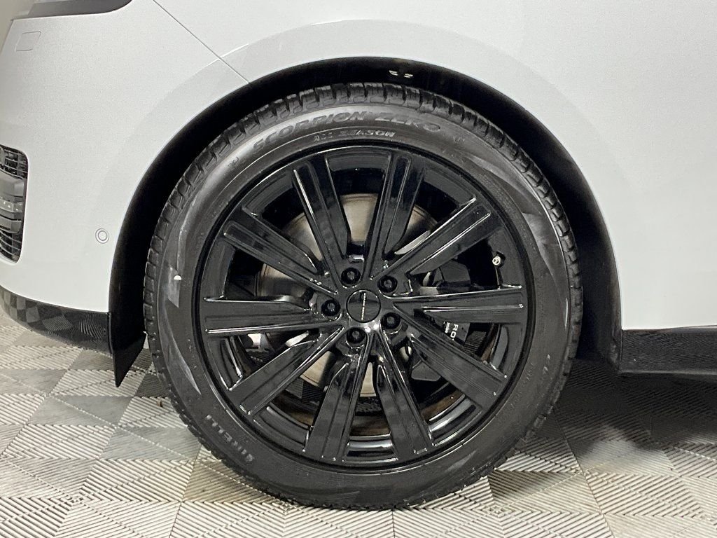 2026 Land Rover Range Rover SE - Photo 9