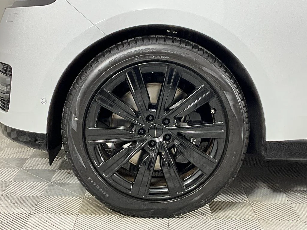New 2026 Fuji White Land Rover SE PHEV image 9