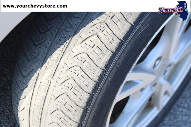 Used 2009 Silver Toyota LE image 7