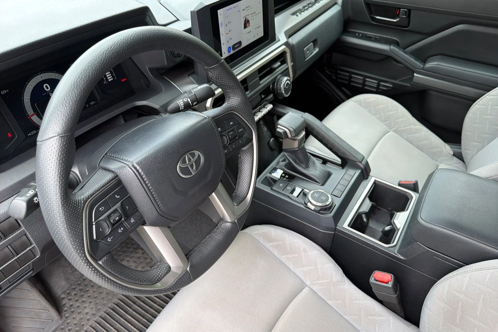 Used 2024  Toyota SR5 image 12