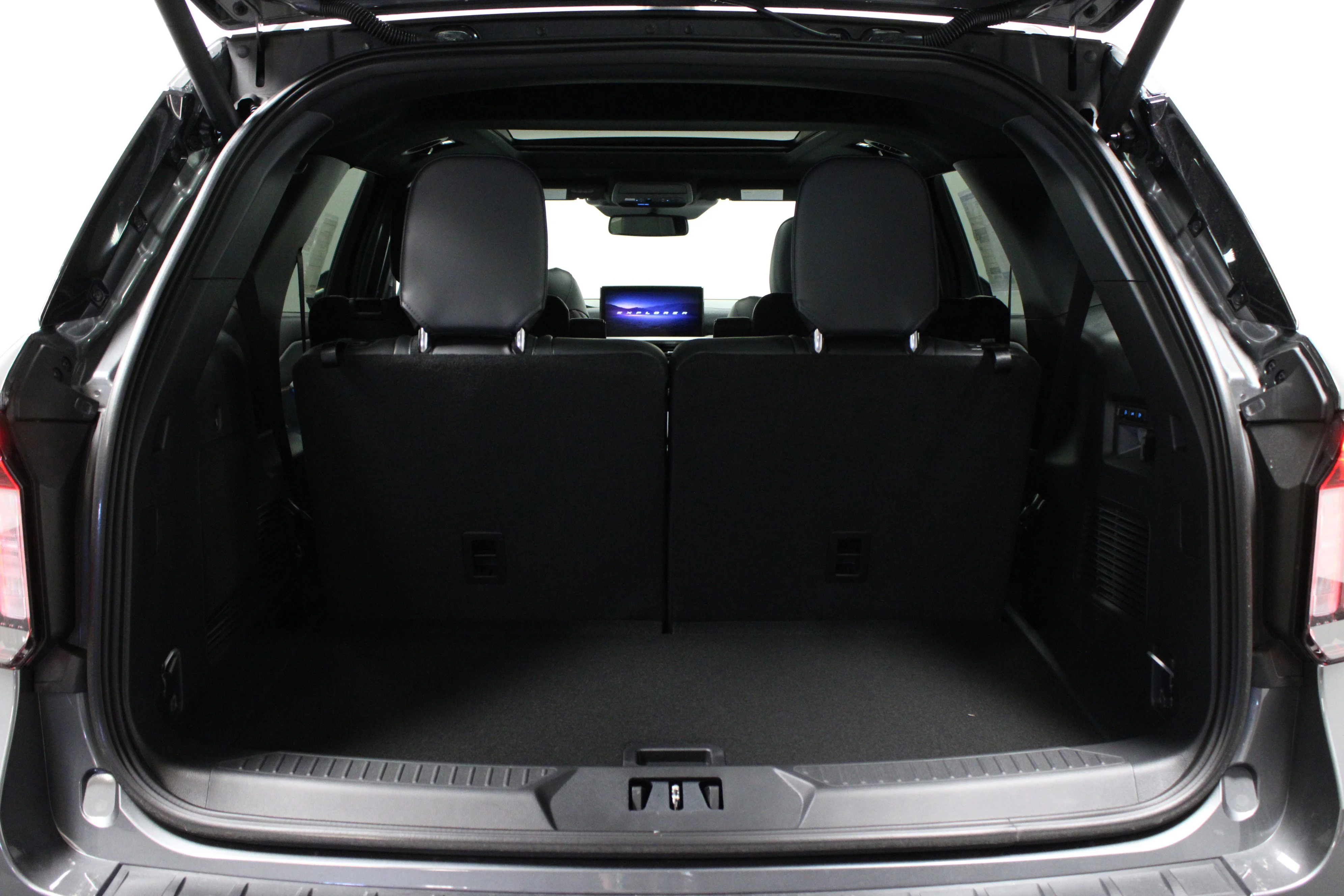 New 2026 Carbonized Gray Metallic Ford Tremor® image 15