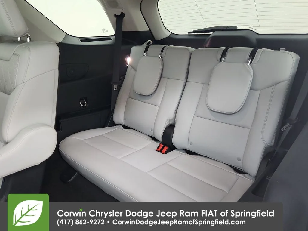 Used 2025 White Ford Platinum image 33