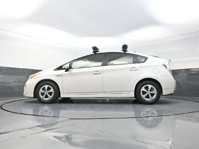Used 2013 White Toyota Two image 34