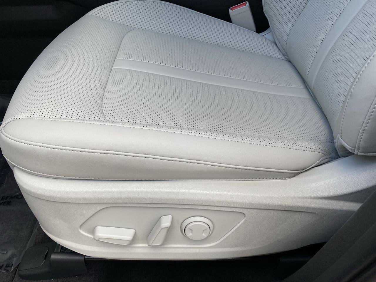 New 2026 Wolf Gray Kia S image 16